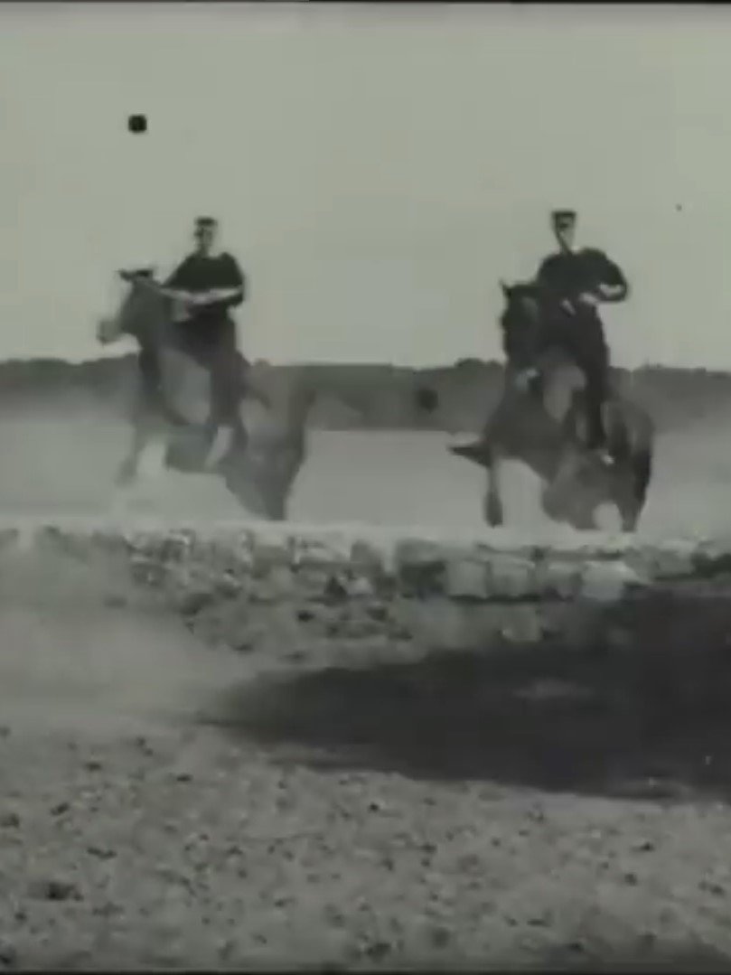 Sauts de barrières par des officiers (1904)
