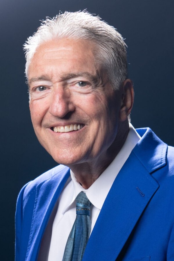 et billede af Pat Hughes