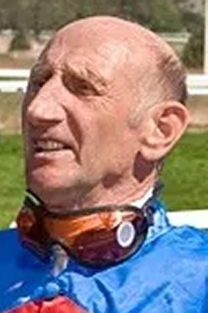 et billede af Desmond Scarlett