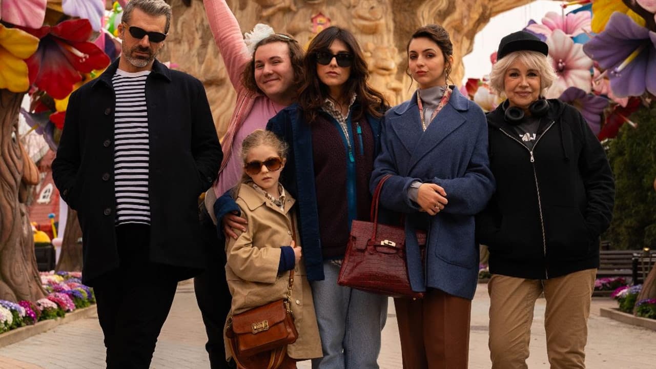Una famiglia sottosopra (2024)