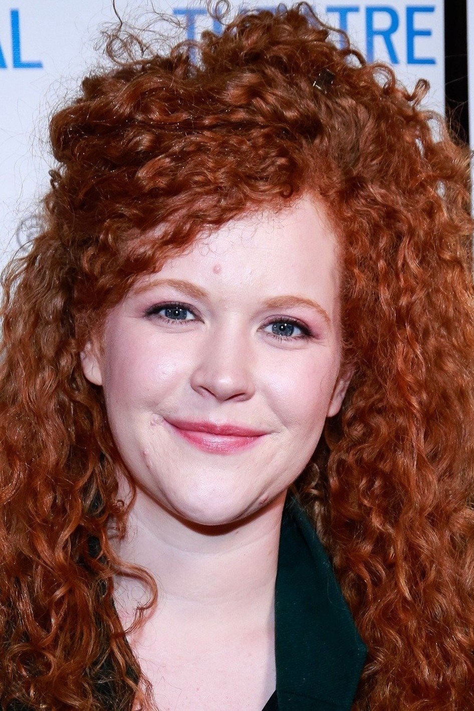 et billede af Mary Wiseman