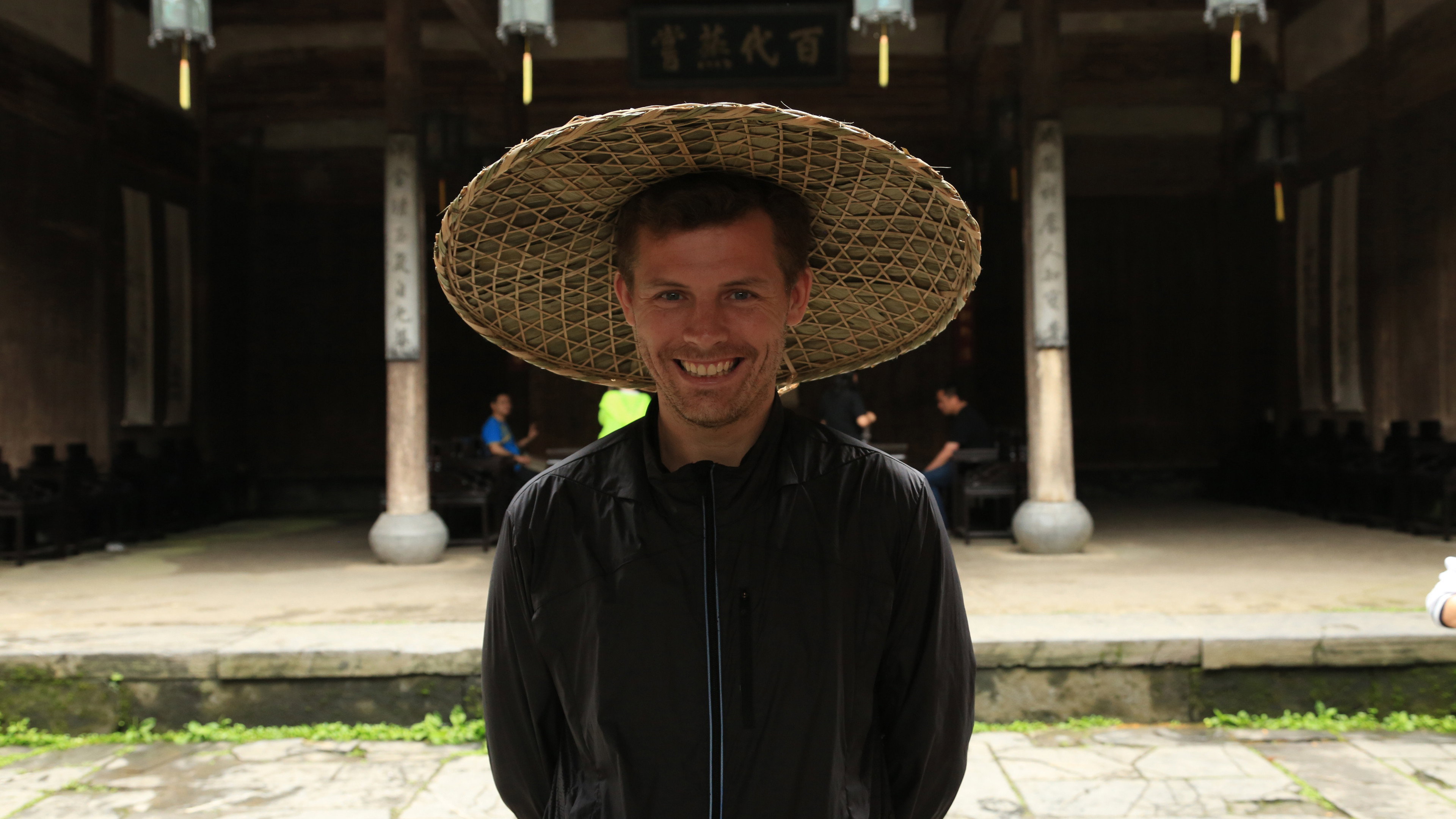 Des Bishop: Breaking China