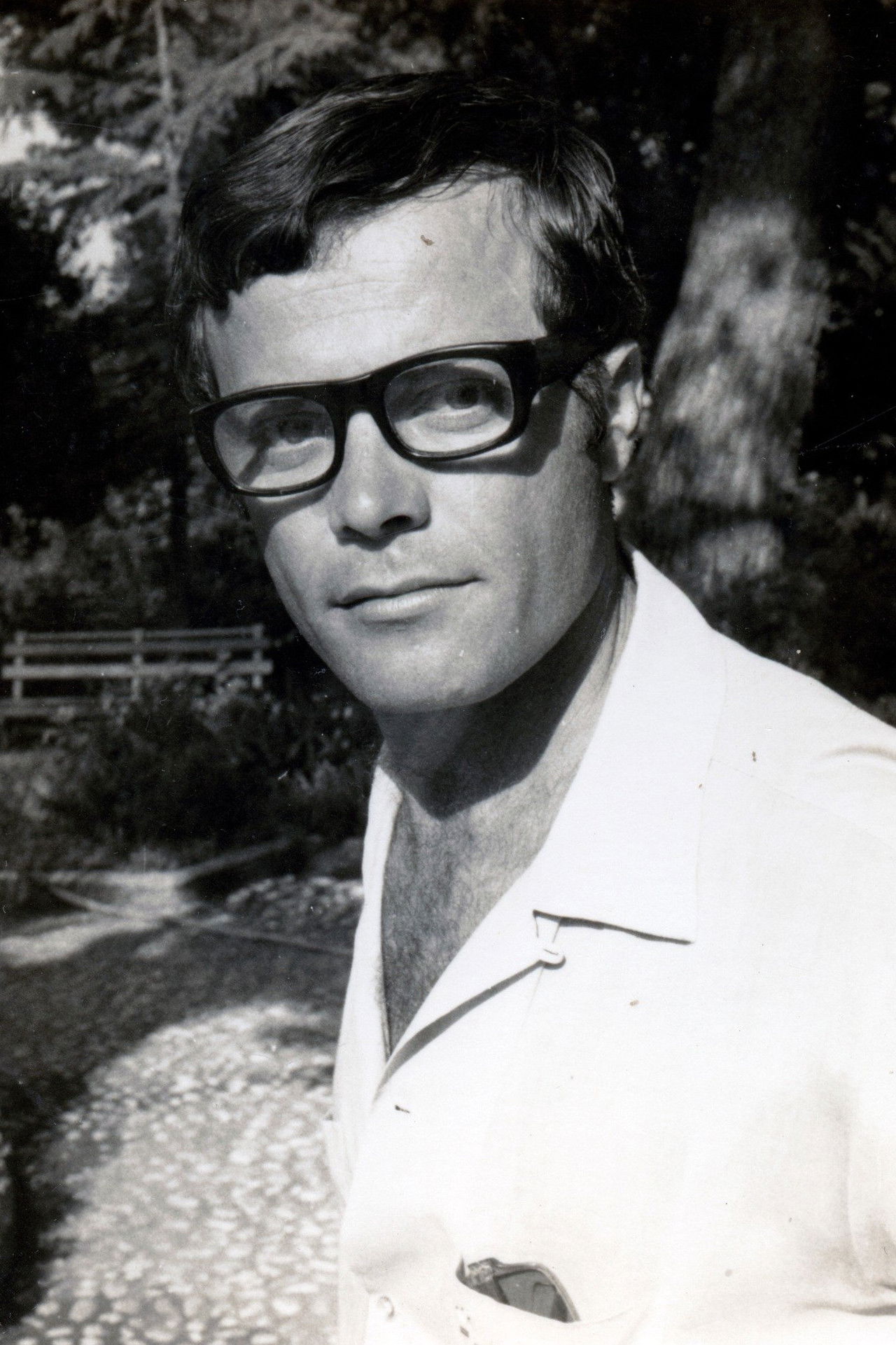 et billede af Andon Qesari