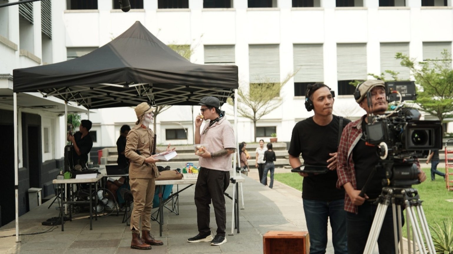 The Ultimate Actor backdrop