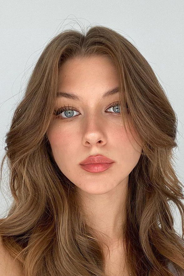 et billede af Selinay Taşol