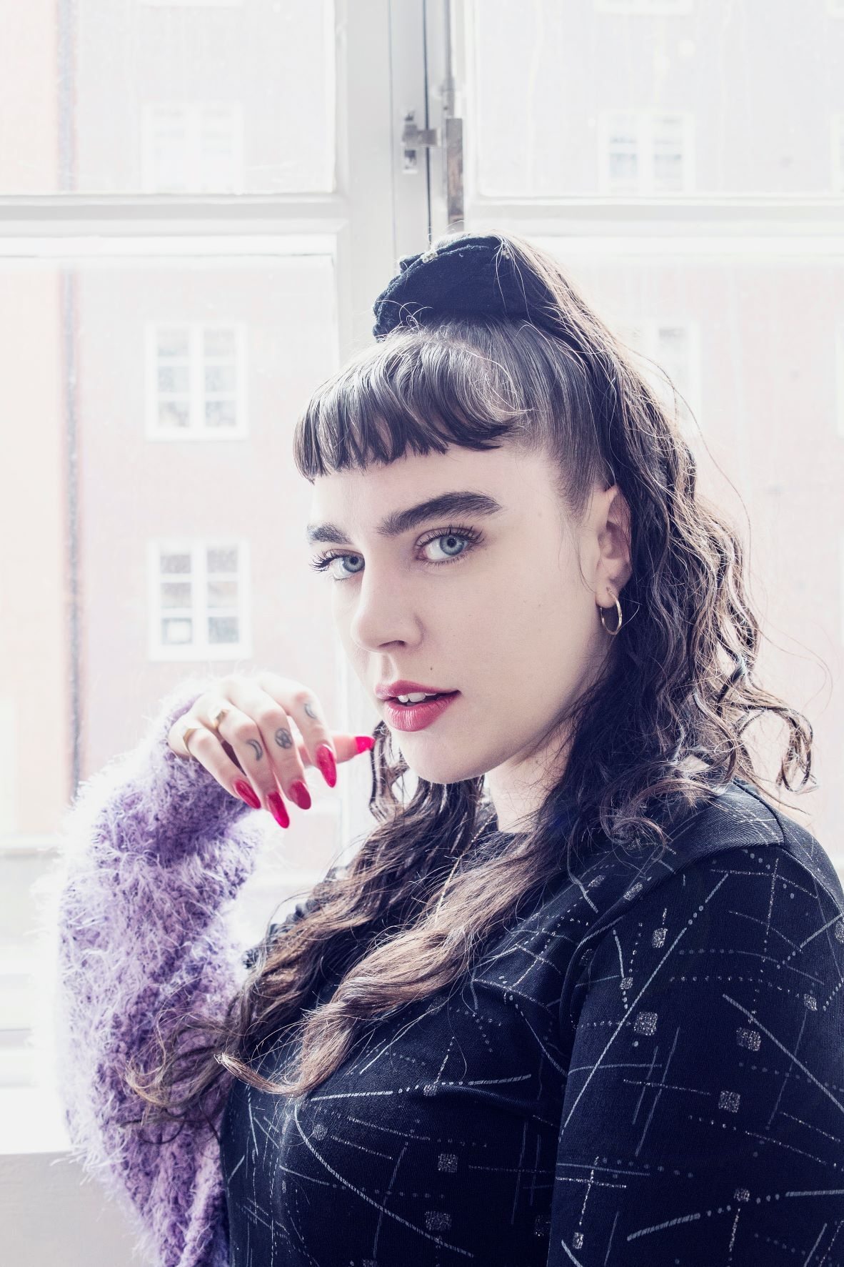 Beatrice Eli's picture in the cast