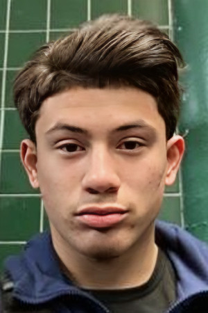 et billede af Adrian Serrano