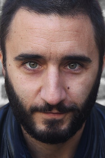 et billede af Eduardo Mayo