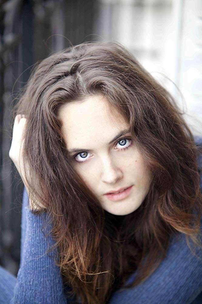 et billede af Zoé Wittock