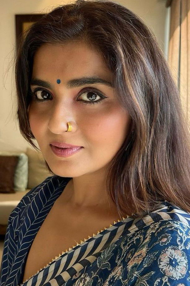 et billede af Jyoti Mukherji