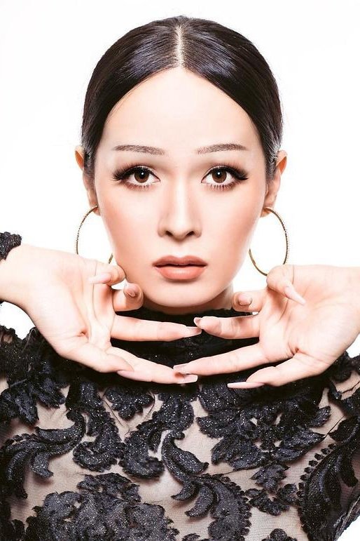 Van's picture in the cast