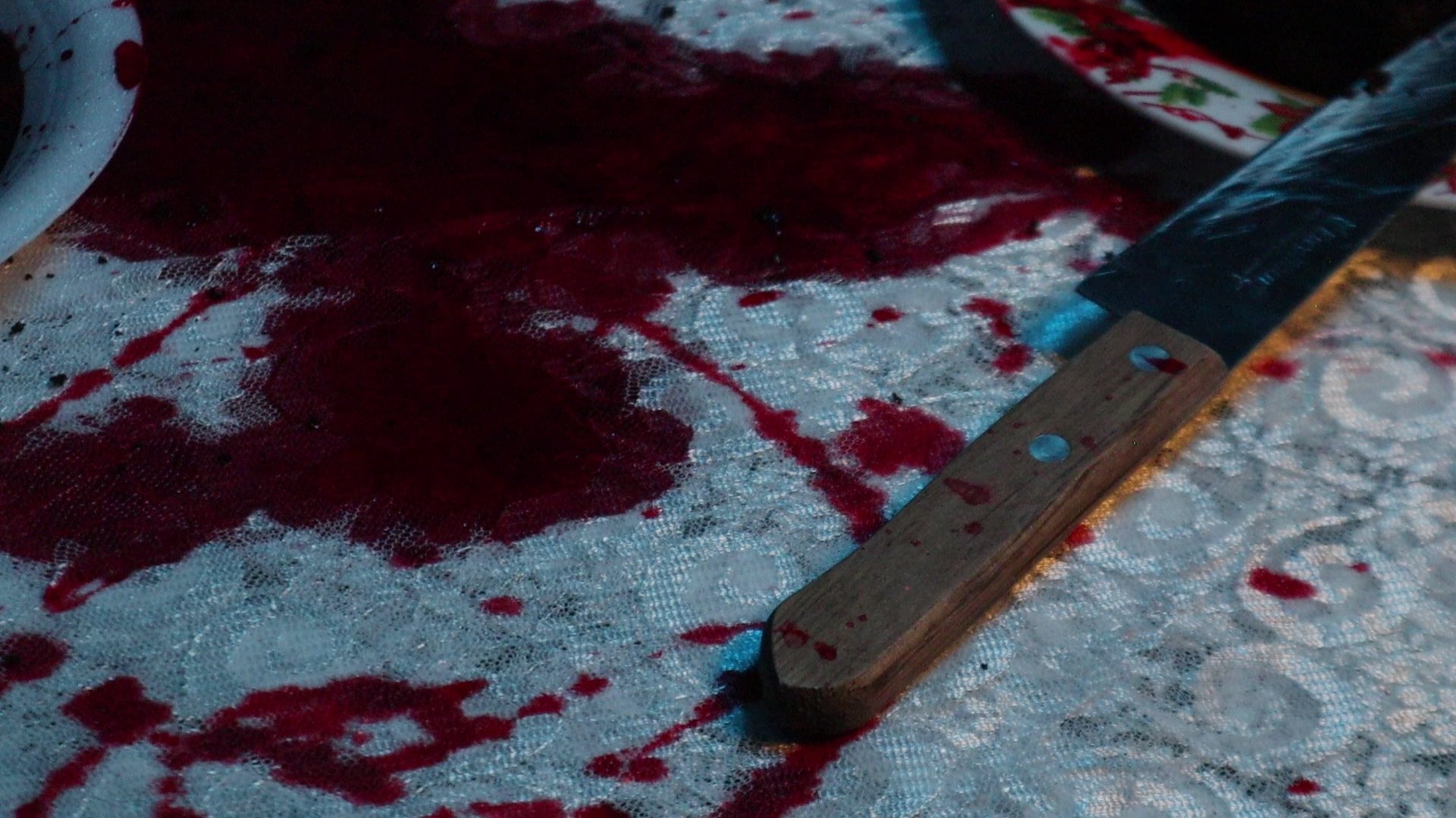 Hilo y Pastel de Sangre