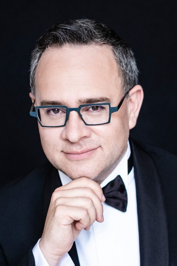 et billede af Patrick Carfizzi