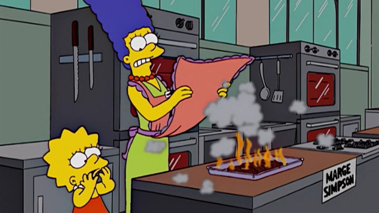 The Simpsons Season 16 :Episode 2  All's Fair in Oven War