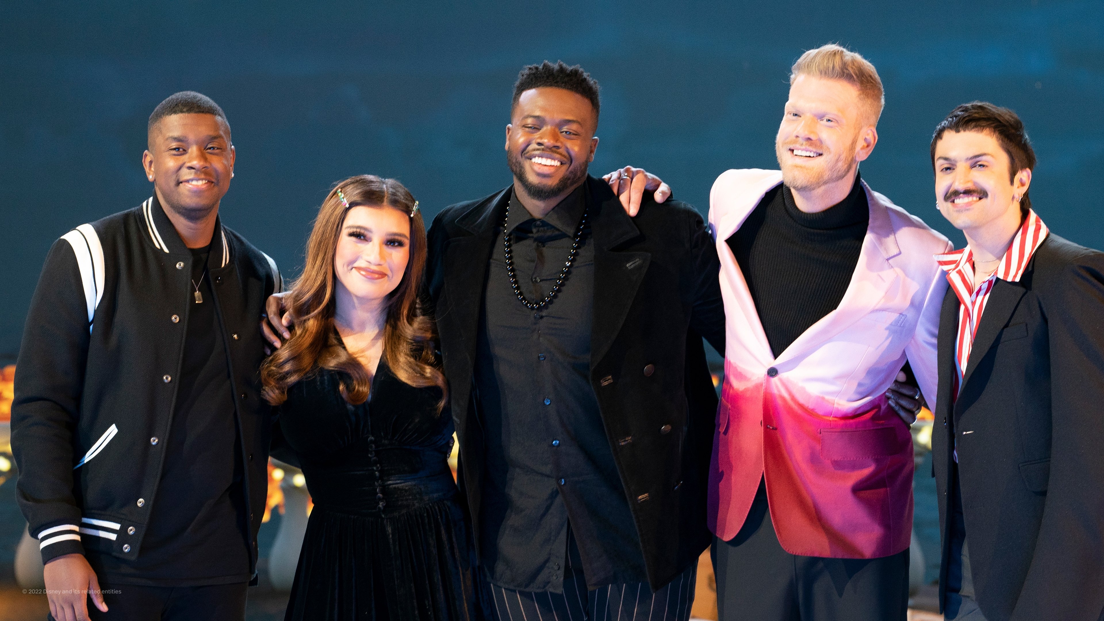 Pentatonix: Around the World for the Holidays (2022)