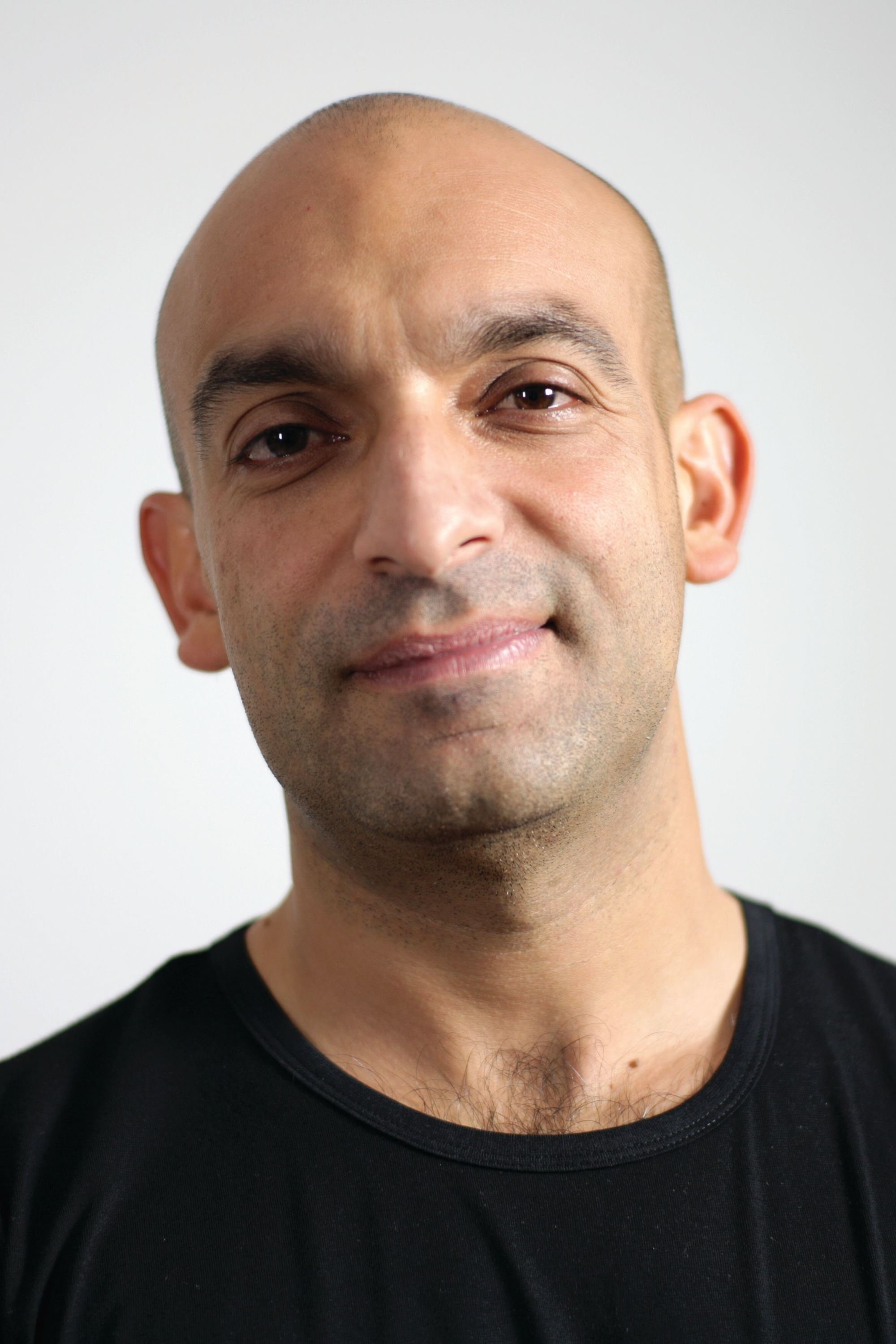 et billede af Django Asül