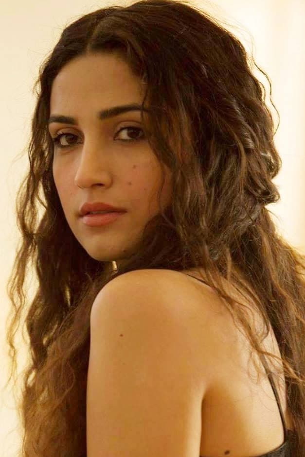 Günəş Mehdizadə's picture in the cast