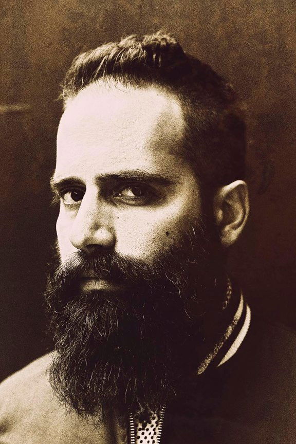 et billede af Sebu Simonian