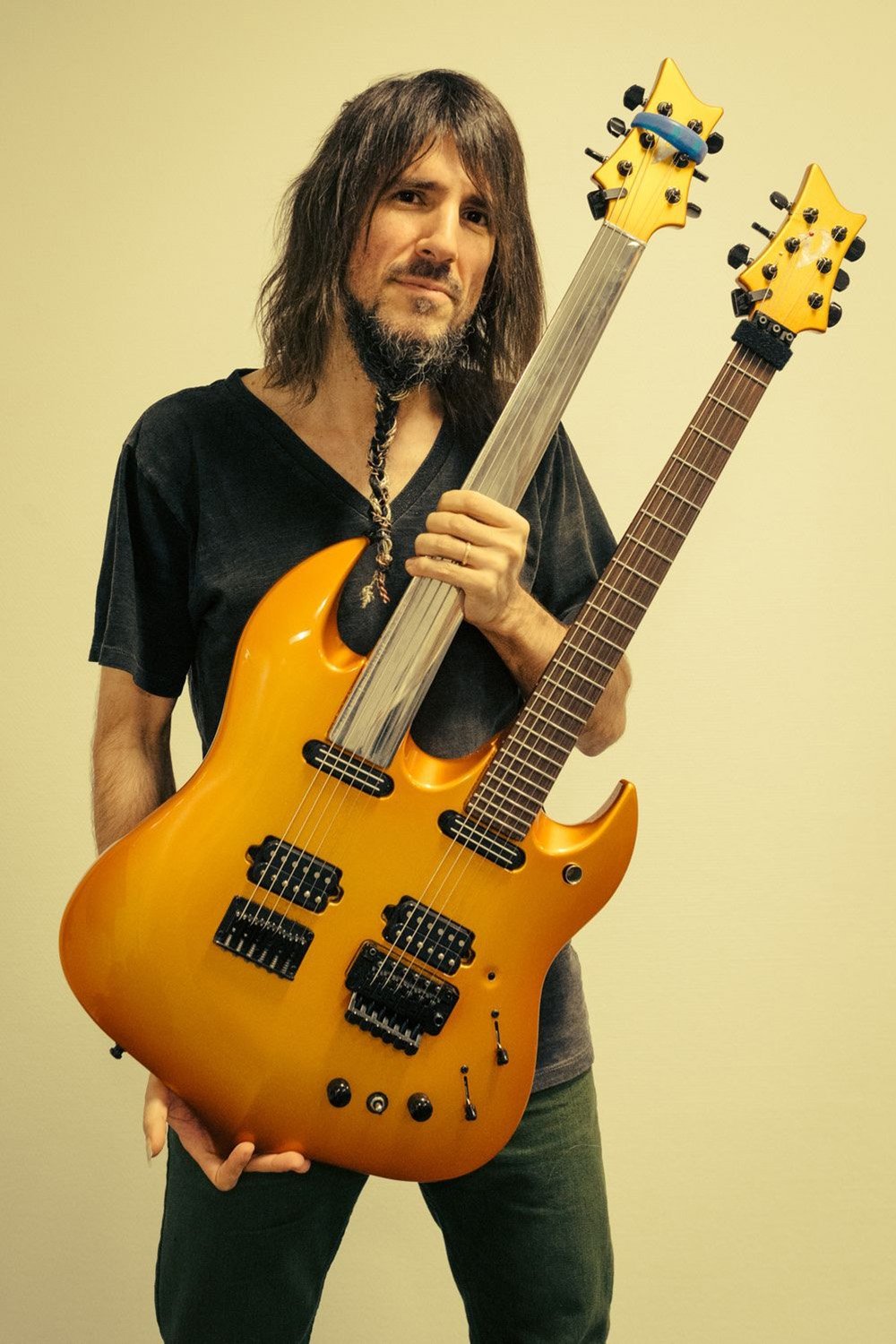 et billede af Ron 'Bumblefoot' Thal