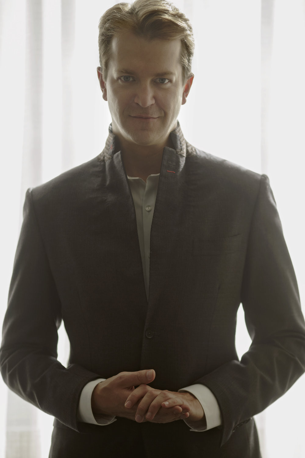 et billede af Daniel Okulitch