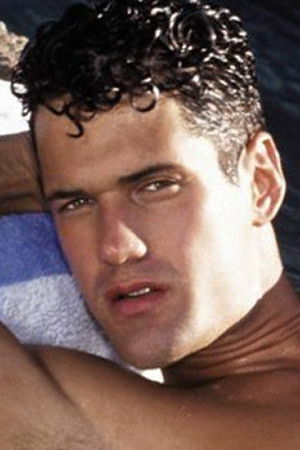 et billede af Grant Larson