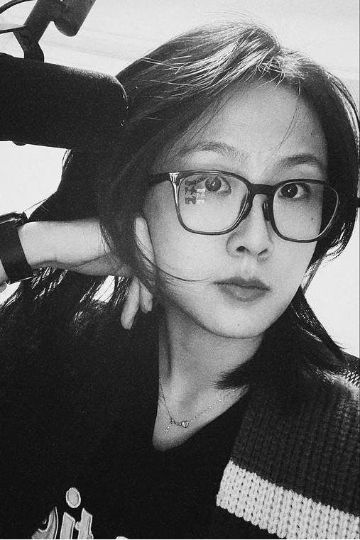 et billede af Zhou Yongxi