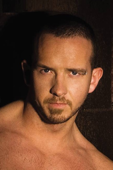 et billede af Troy Brewer