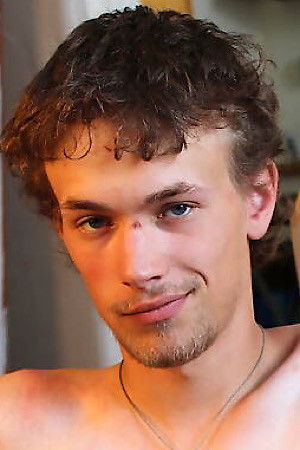 et billede af Logan Hughes