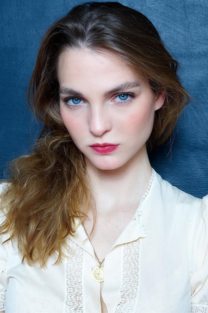 et billede af Adèle Simphal