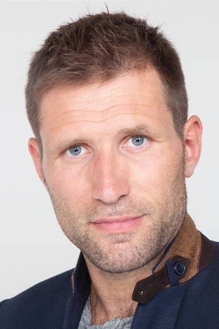 Matthieu Loos's picture in the cast
