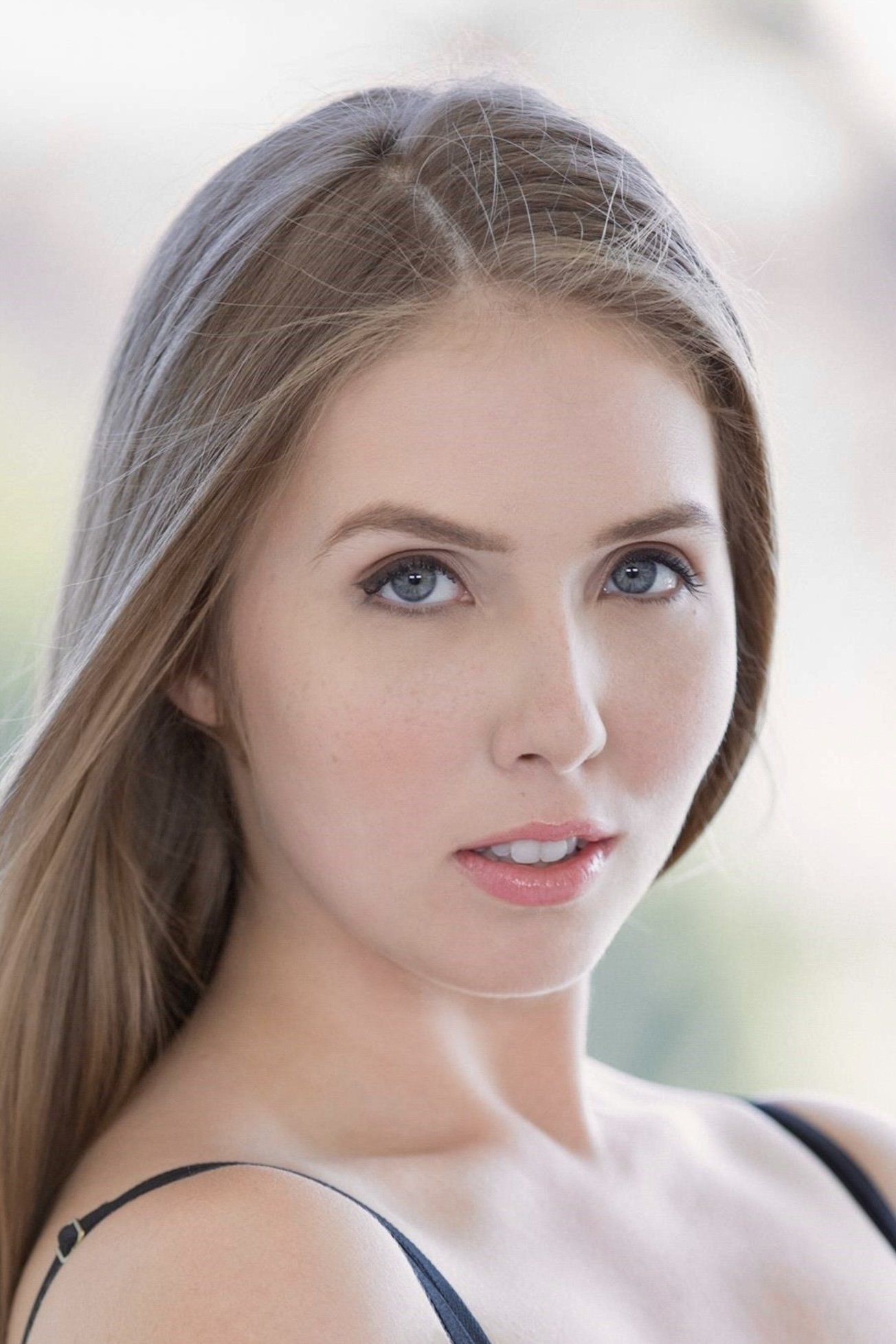 Lena Paul Profile Images — The Movie Database (TMDB)