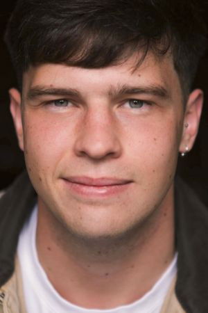 et billede af Peter Kingston