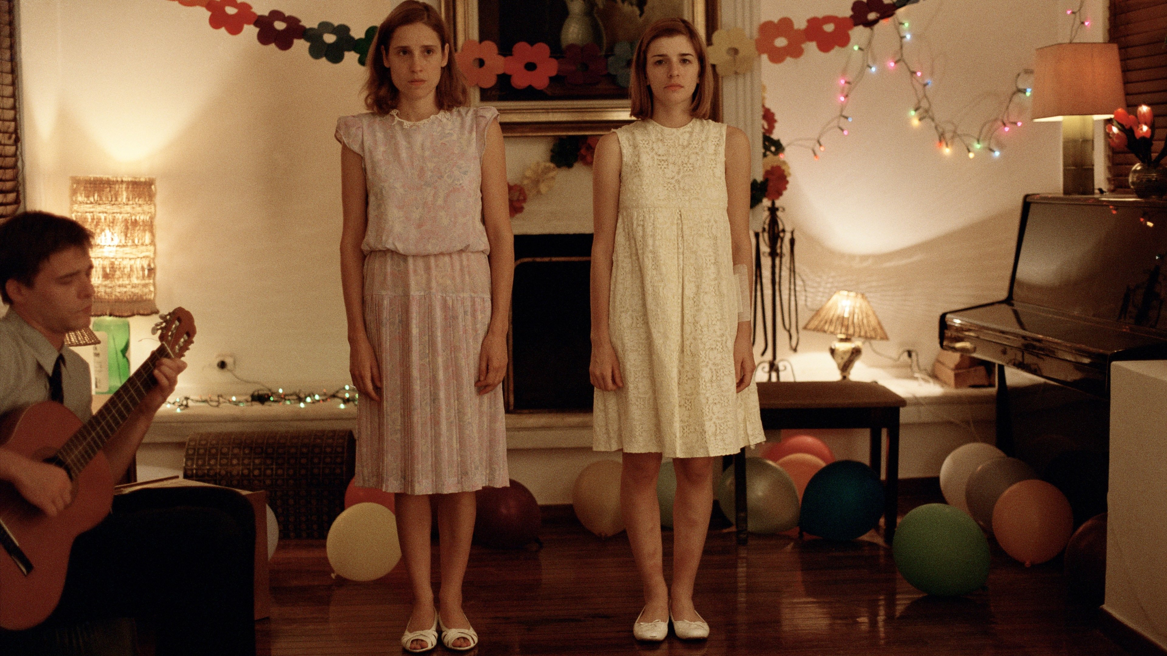 Dogtooth (2009)