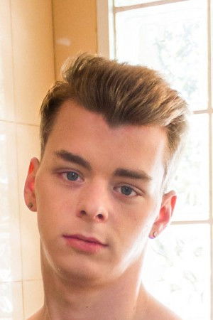 et billede af Ethan Helms