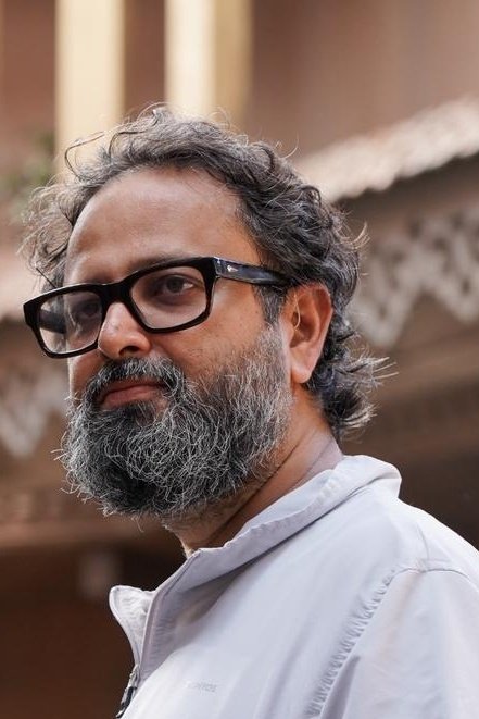 et billede af Nikkhil Advani