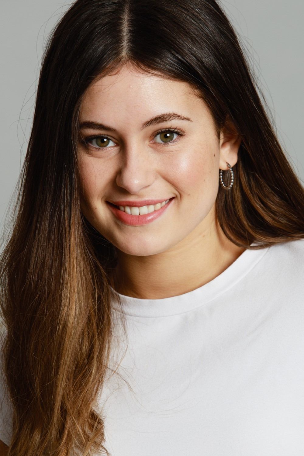 Lola Abraldes's picture in the cast