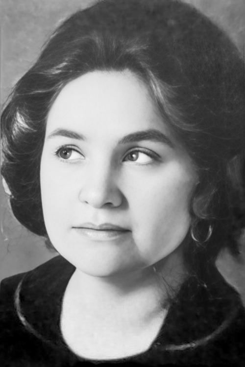 Galina Dobrovolskaya as Bakery Worker