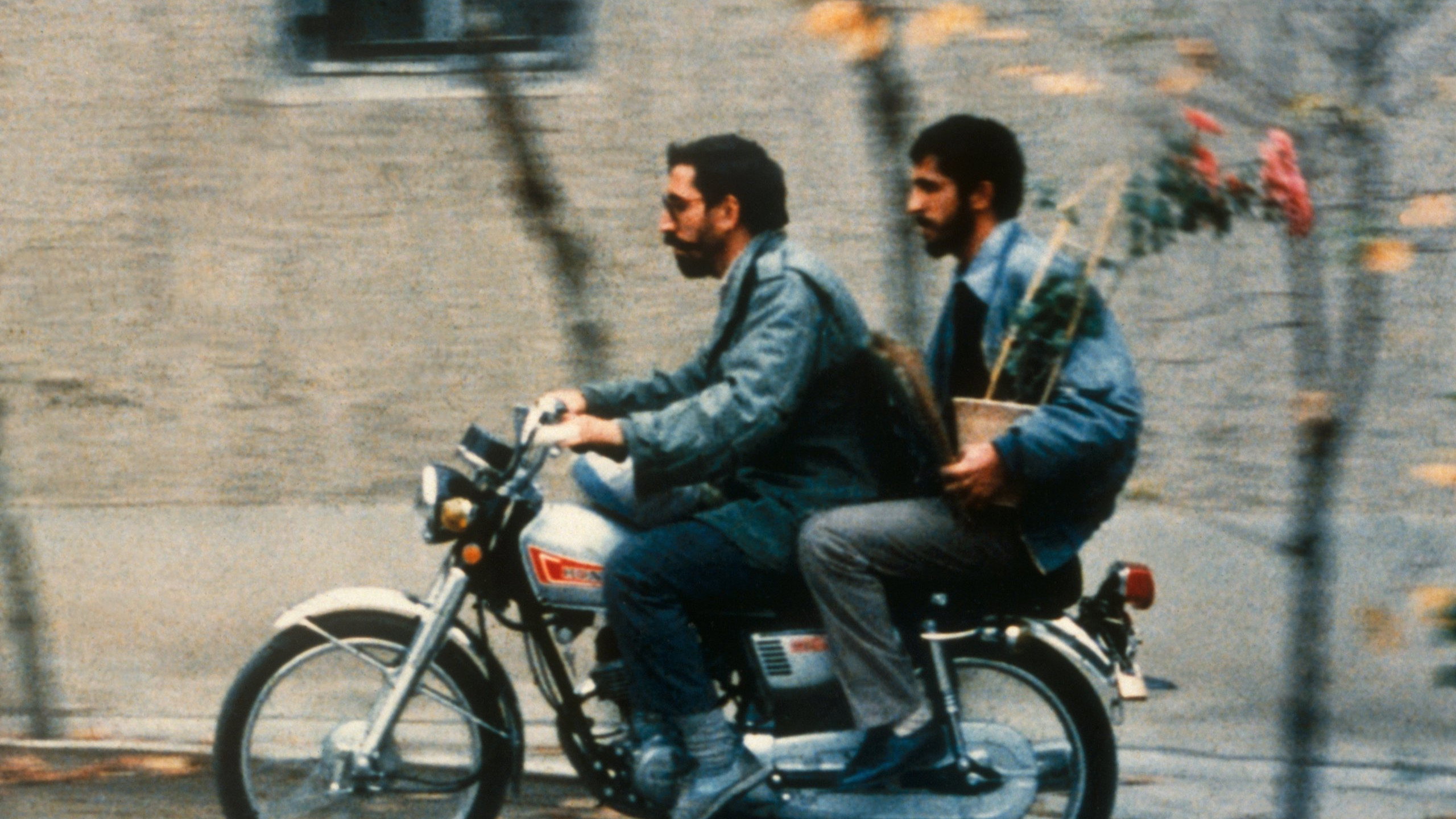 Close-Up (1990) — still 2