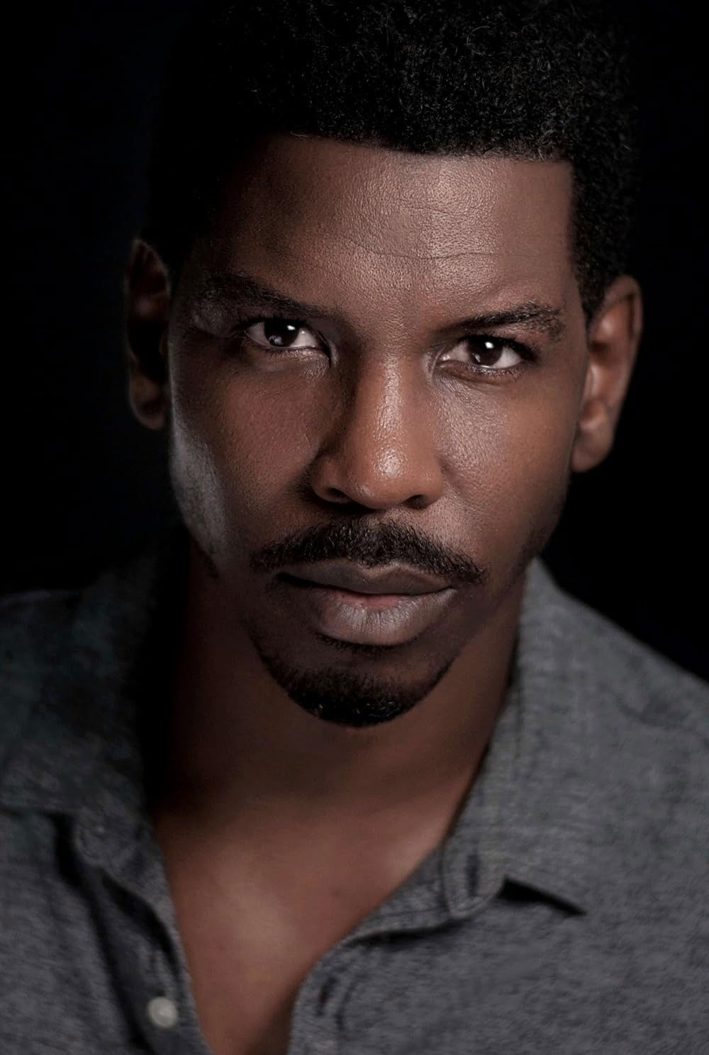 et billede af Derek Reginald