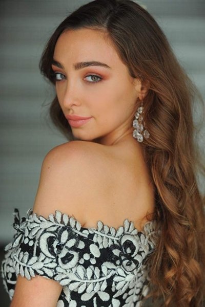 et billede af Alessandra Starr Ward