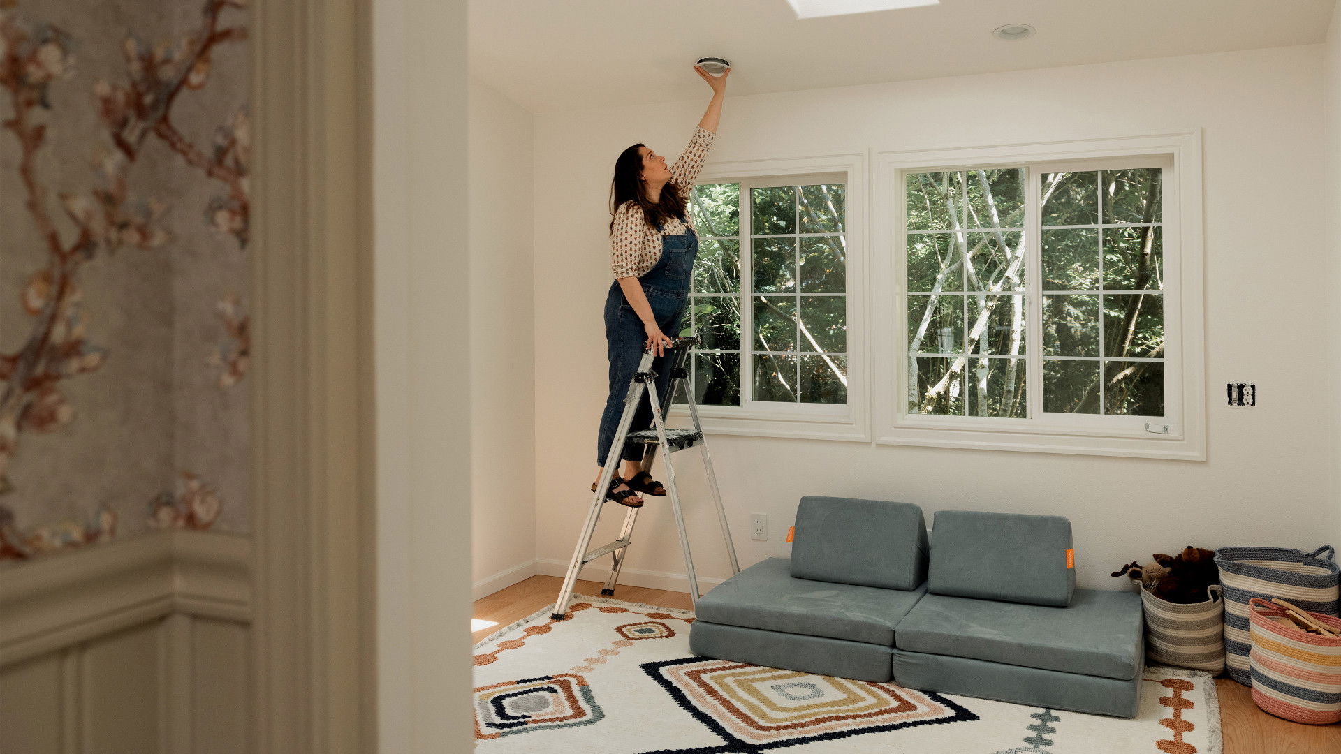 First Time Fixer S05E09 backdrop