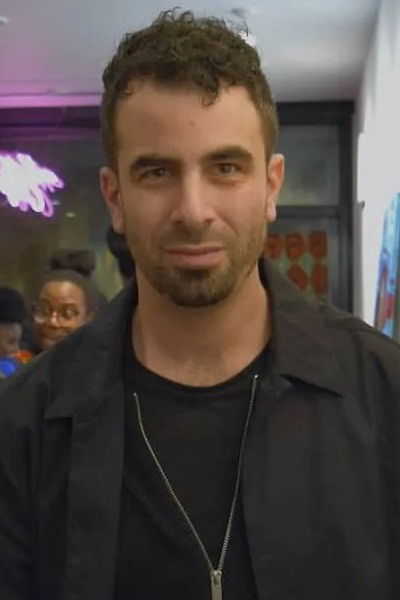 et billede af Byron Konizi