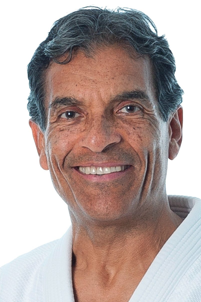 Rorion Gracie as Reporter (uncredited)