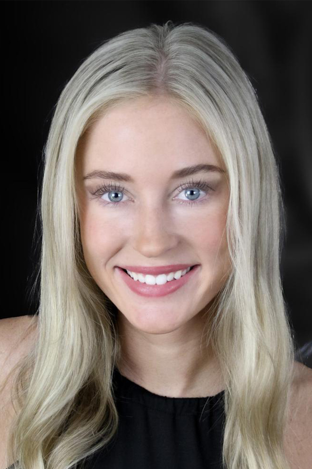 et billede af Courtney Fine