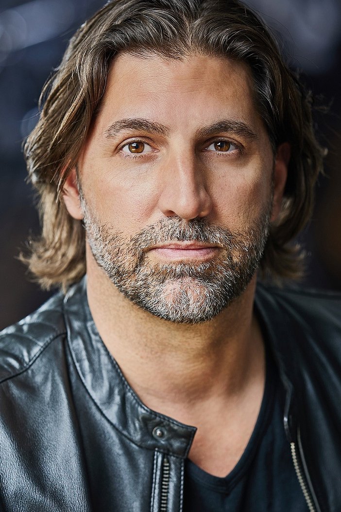 et billede af John De Toro