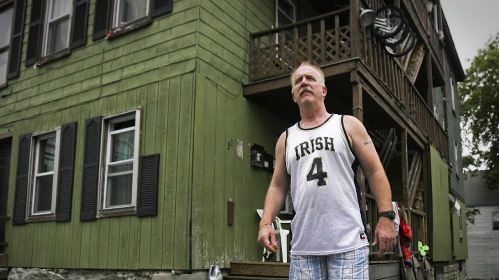 High on Crack Street: Lost Lives in Lowell (1995)