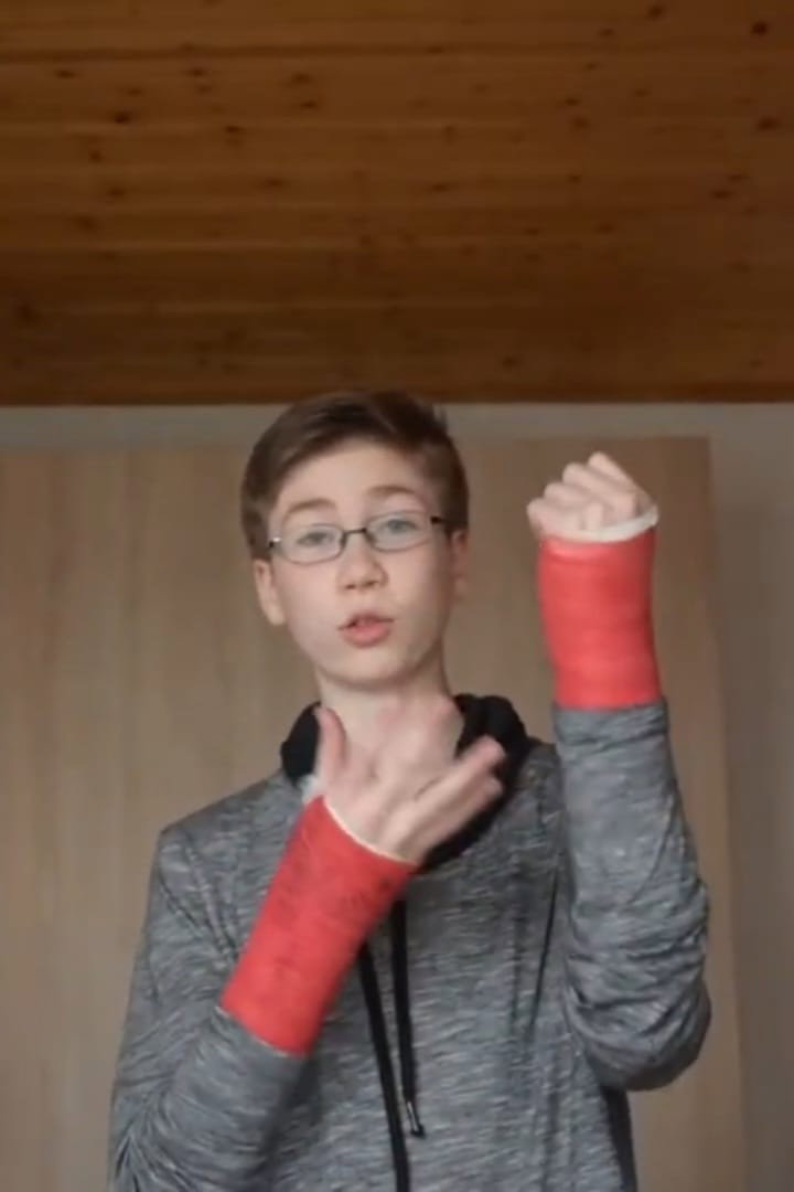 ICH hab MIR BEIDE ARME GEBROCHEN