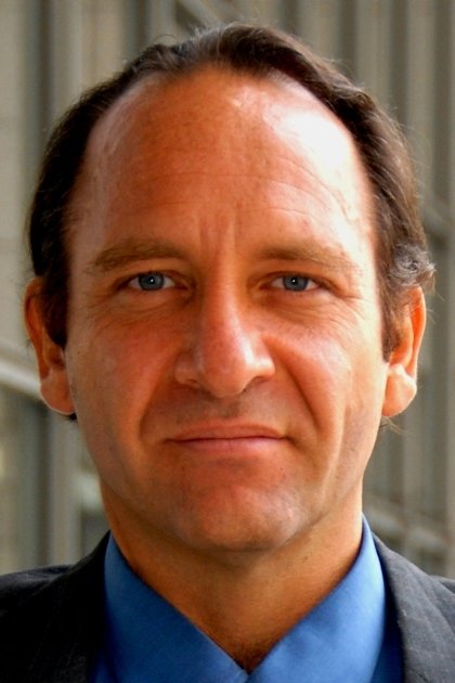 et billede af Charles Glover