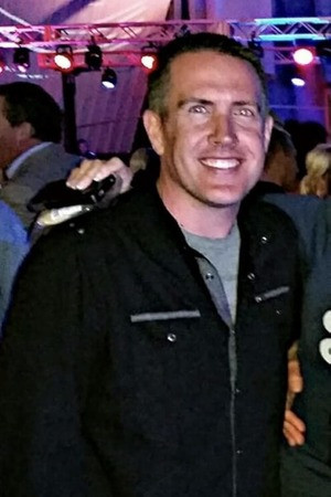 et billede af Derek Polen