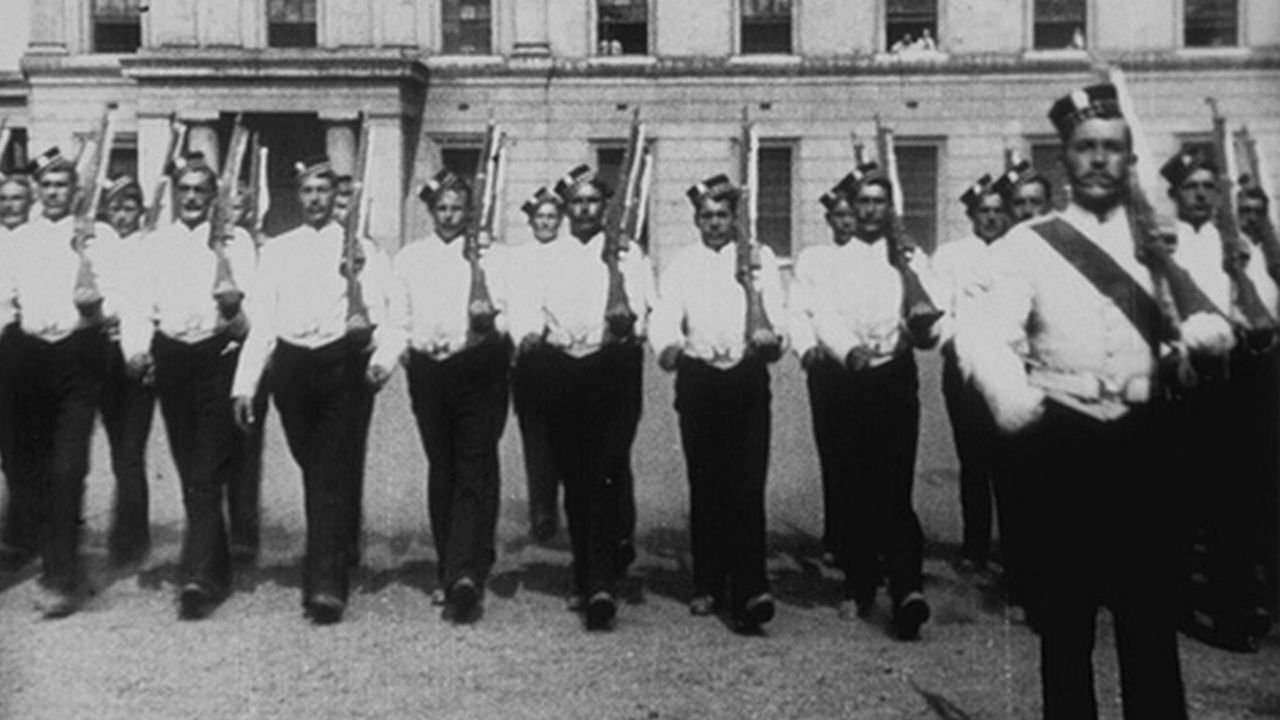 Imagem do Filme Gardes à pied : marche de front
